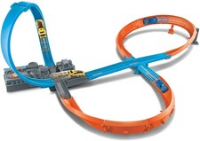 PISTA HOT WHEELS ACTION 3 IN 1 CON BOOSTER A BATTERIA+MACCHININA+BATTERIE HW