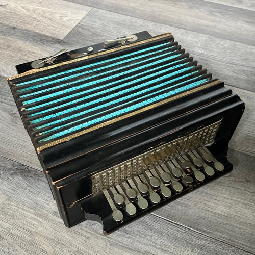 Antica fisarmonica diatonica