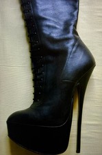 Stivali allacciati alla coscia