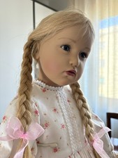 Incantevole bambola Karoline
