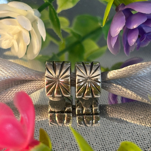 Pandora clip sunburst - pandora,