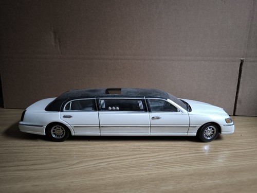 Lincoln town car - town,