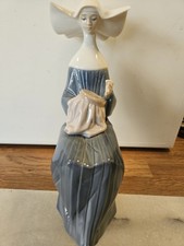 Lladro Nun " Time  To Sew "