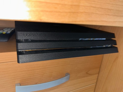 Play station pro - play,
