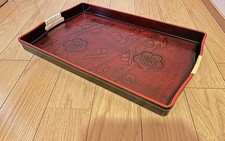 Vassoio lungo con manici in