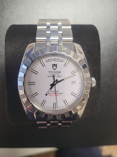 Tudor classic date day 23010 - day,