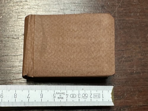 Vecchio piccolo libro - vecchio,