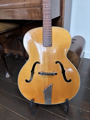 Chitarra acustica vintage anni