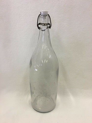Antica bottiglia vintage acqua