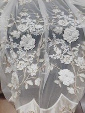 Tenda Tulle Elegante Bianco e oro con medaglioni swarosky e perle Smerlata