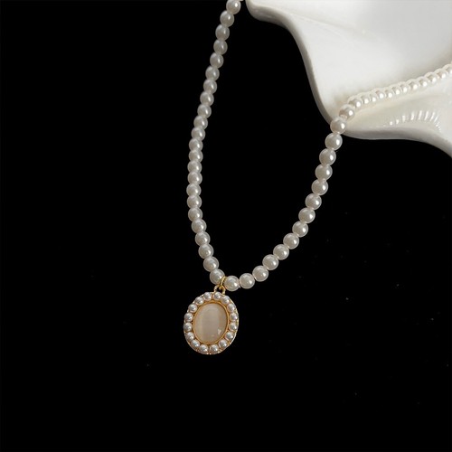 Collana con ciondolo occhio - , di