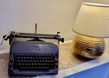 Macchina da scrivere ADLER