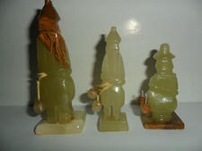 SCULTURA VECCHIE IN PIETRA GIADA FIGURANTE NATURALE TRE VIANDANTI RARO