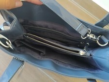 Borsetta da donna originale Armani Jeans.Color grigio laccato.Ottime condizioni