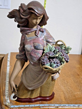 FIGURINA VINTAGE LLADRO ragazza raccolta uva con supporto ritirata grande altezza 19"