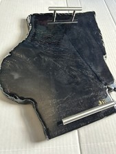 Tavola per salumi, bordo vivo acero bruciato carbone ricoperto di epossidico trasparente