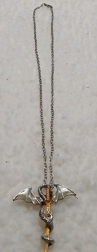 Collana con ciondolo spada