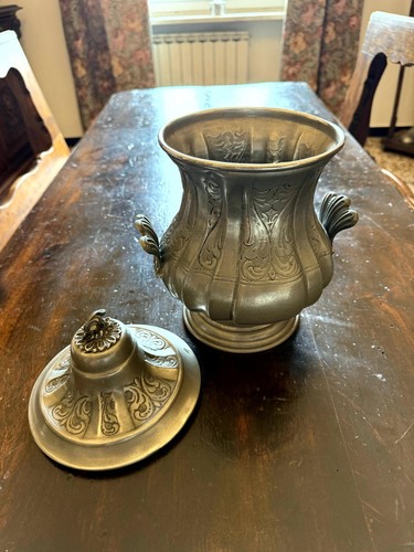 Vaso peltro cesellato a - vaso,