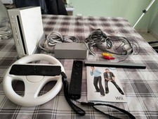 Nintendo Wii ORIGINALE  con 2 Telecomandi compatibili, sterzo, nunchuk + giochi