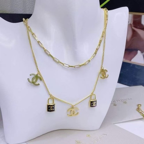 Collana con smalto - e, diamanti