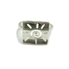 Elegante anello semplice in