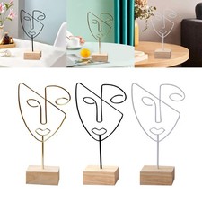 Sculture astratte di faccia in