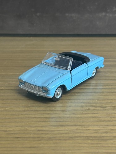 Peugeot 204 cabriolet dinky - peugeot,