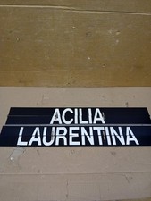 Un insegna targa Metro B Roma Fs treno stazione Atac Acilia LAURENTINA 