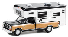 GREENLIGHT - Voiture avec Winnebago camper de 1990 couleur noir - DODGE Ram D...