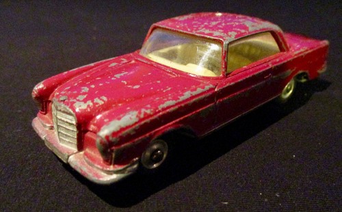 Corgi toys 230 mercedes 220 - toys,