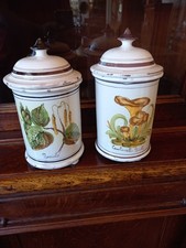 COPPIA ANTICHI BARATTOLI PORTASPEZIE IN MAIOLICA DECORATI ALT 24CM