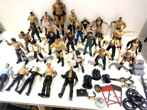 Wwe wrestling figures - 30,