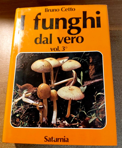 Libro illustrativo sui - libro, funghi