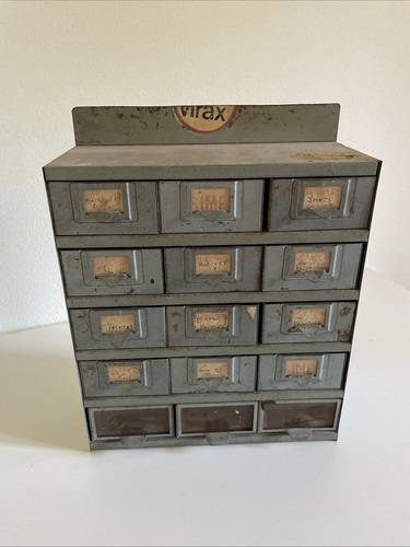 Ancien petit meuble - , d'atelier