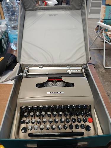 Macchina per scrivere lettera - per,