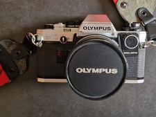 OLYMPUS  OM10 + Obiettivi Olympus ZUIKO 50 mm 1:1,8 e 1 35 mm 1:2,8 +Manual Adap