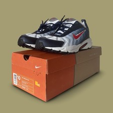 V. Rare scarpe da ginnastica