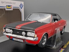 Modellini auto 1:18 Revell