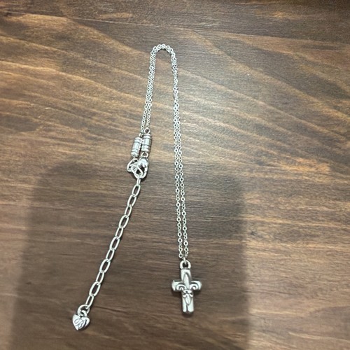 Collana con ciondolo croce