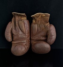 Guantoni da boxe antichi in