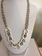 $30 Guess White & Silver Chain