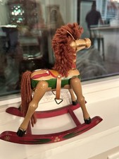 Statuina cavallo a dondolo