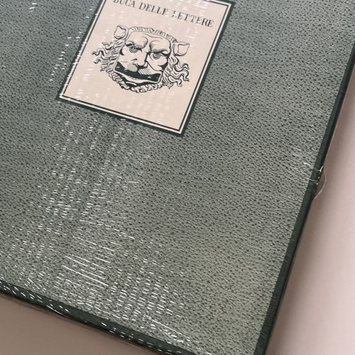 Libro dei francobolli - libro,