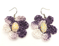 ORECCHINI MARGHERITE VIOLA LILLA BIANCO COTONE MURRINE FIORE BOHO CHIC UNCINETTO