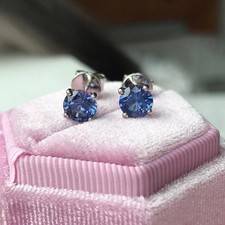 Orecchini a perno zaffiro blu