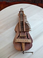 Ghironda Mod E14 – Strumento