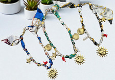 Collana in Acciaio dor. con Charm e tessuto chiusura moschettone Colore a scelta