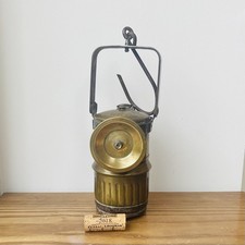 Antica lampada da minatore in