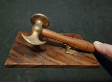 fermacarte da scrivania a forma di ascia vintage in legno a molla