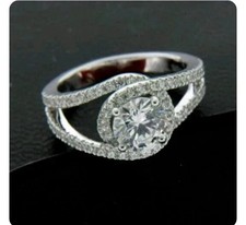 Anello di fidanzamento multifila moissanite taglio tondo 3,00 ct placcato oro bianco 14 carati